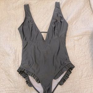 Cupshe neck plunge NWOT only tried on, size medium. Super cute.